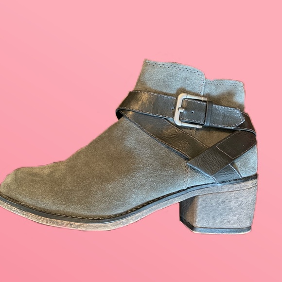 SONOMA Women’s Charcoal Ankle Boots - Picture 2 of 4